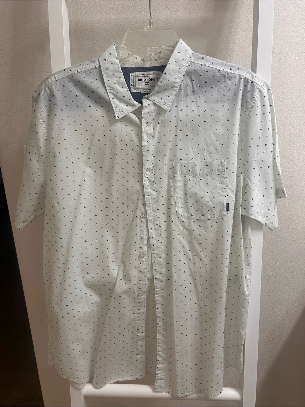 Billabong Men’s button down dress shirt size L